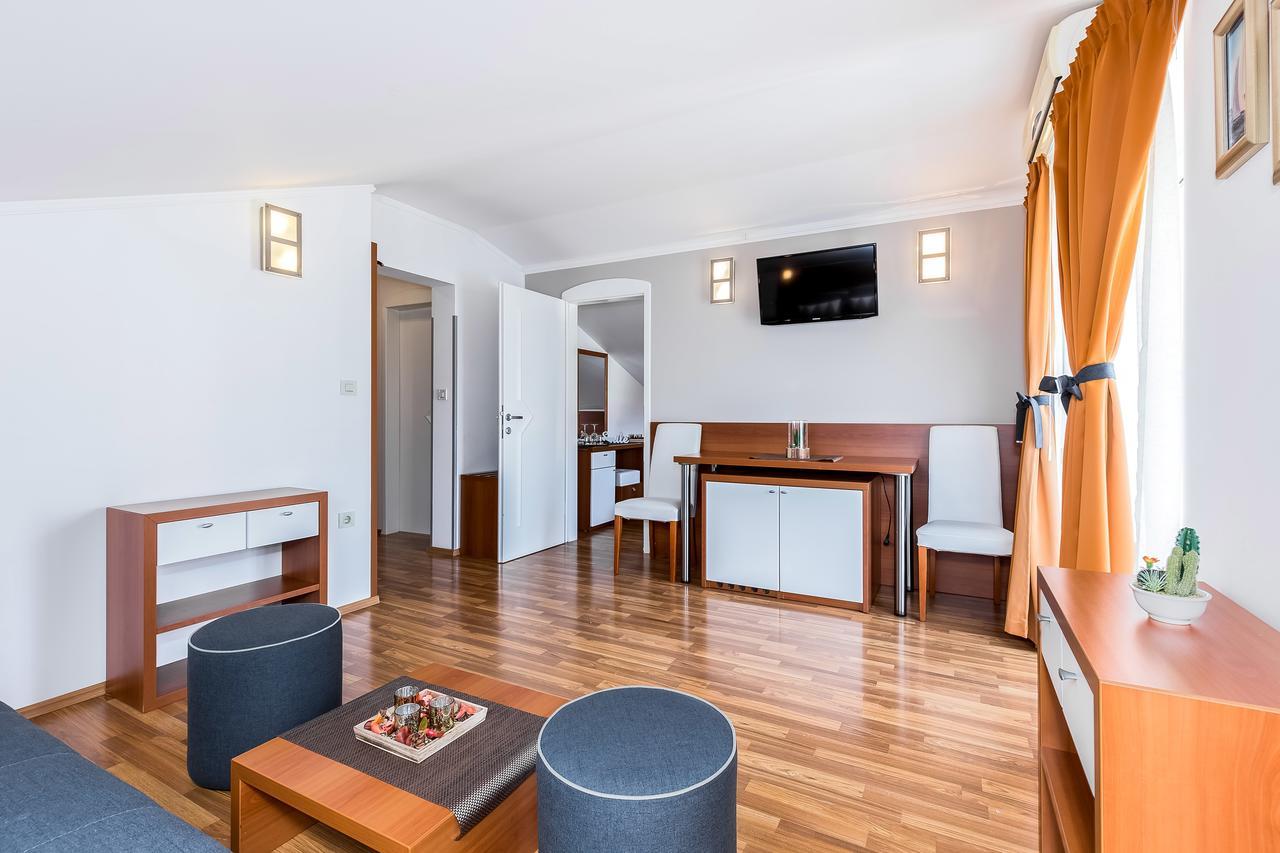 Villa Nada Ловран Экстерьер фото